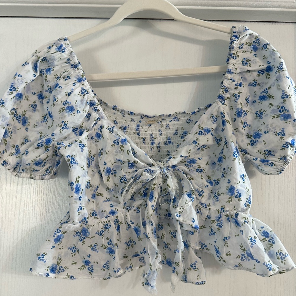 Aeropostale White Blue Floral Tie-Front Puff Sleeve Crop Top